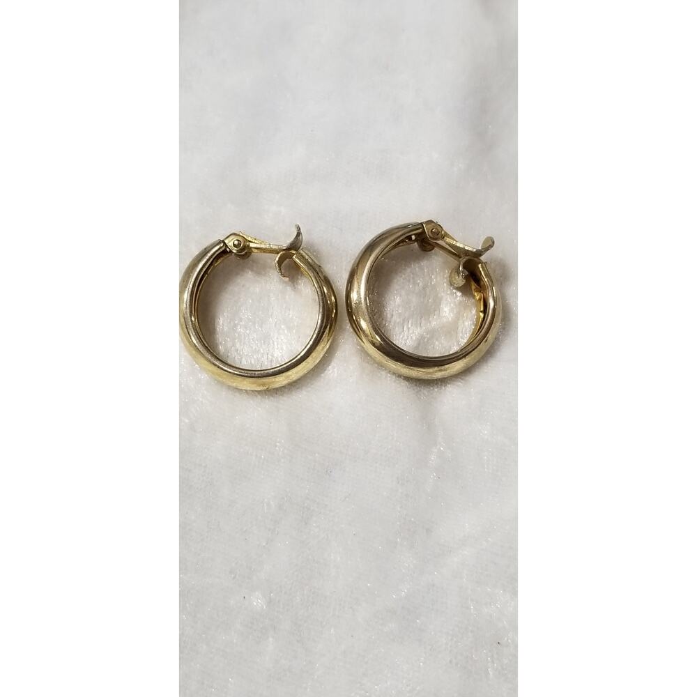 Pat Pend one inch clip on earrings 1/4" wide 1.1530